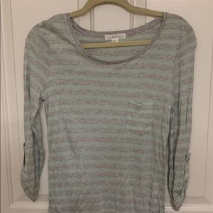 Quarter length sleeve shirt